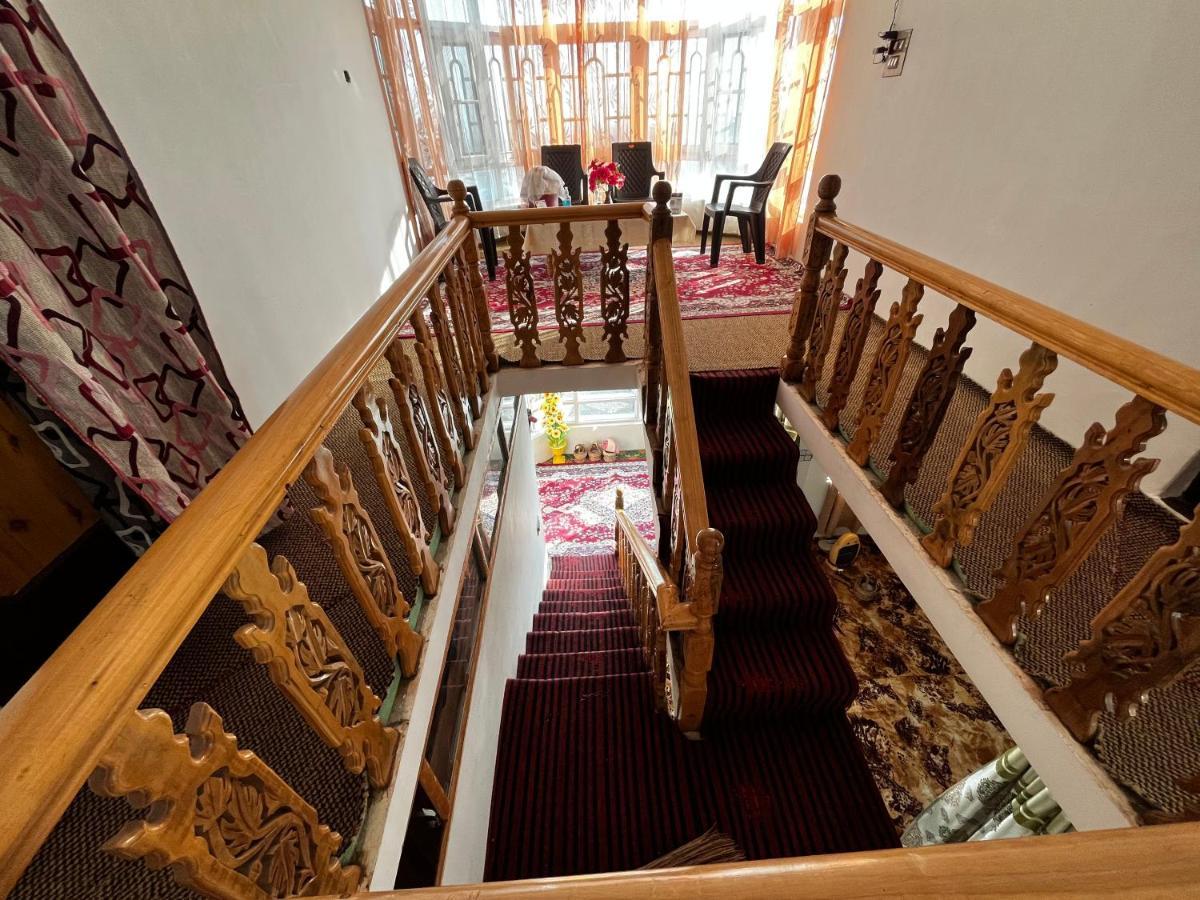 Everest Guest House Gulmarg Ngoại thất bức ảnh