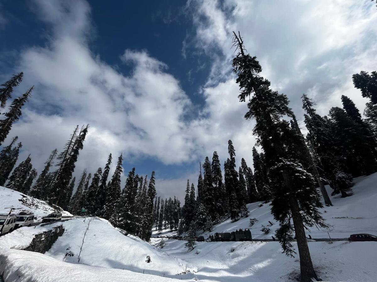 Everest Guest House Gulmarg Ngoại thất bức ảnh