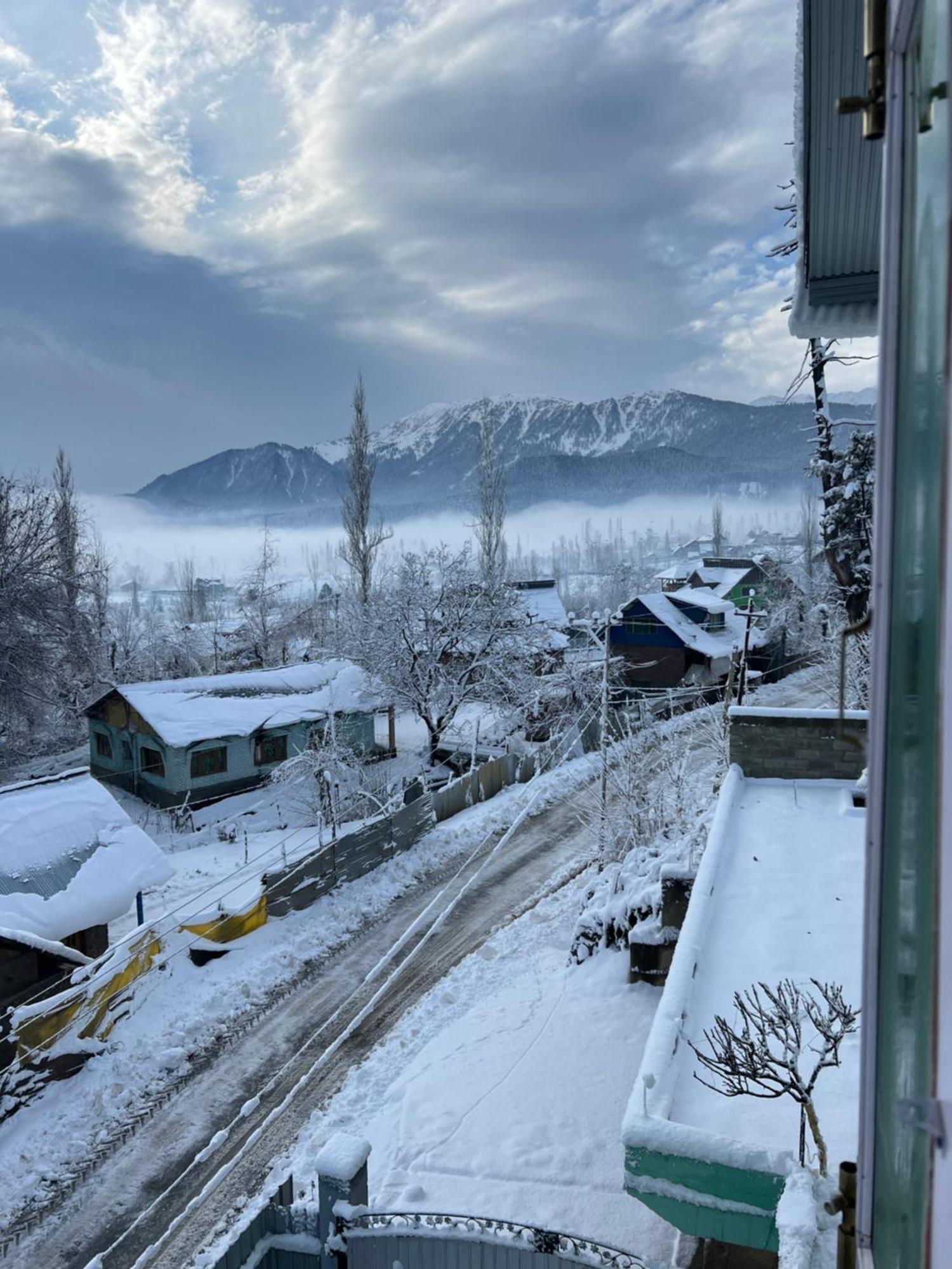 Everest Guest House Gulmarg Ngoại thất bức ảnh