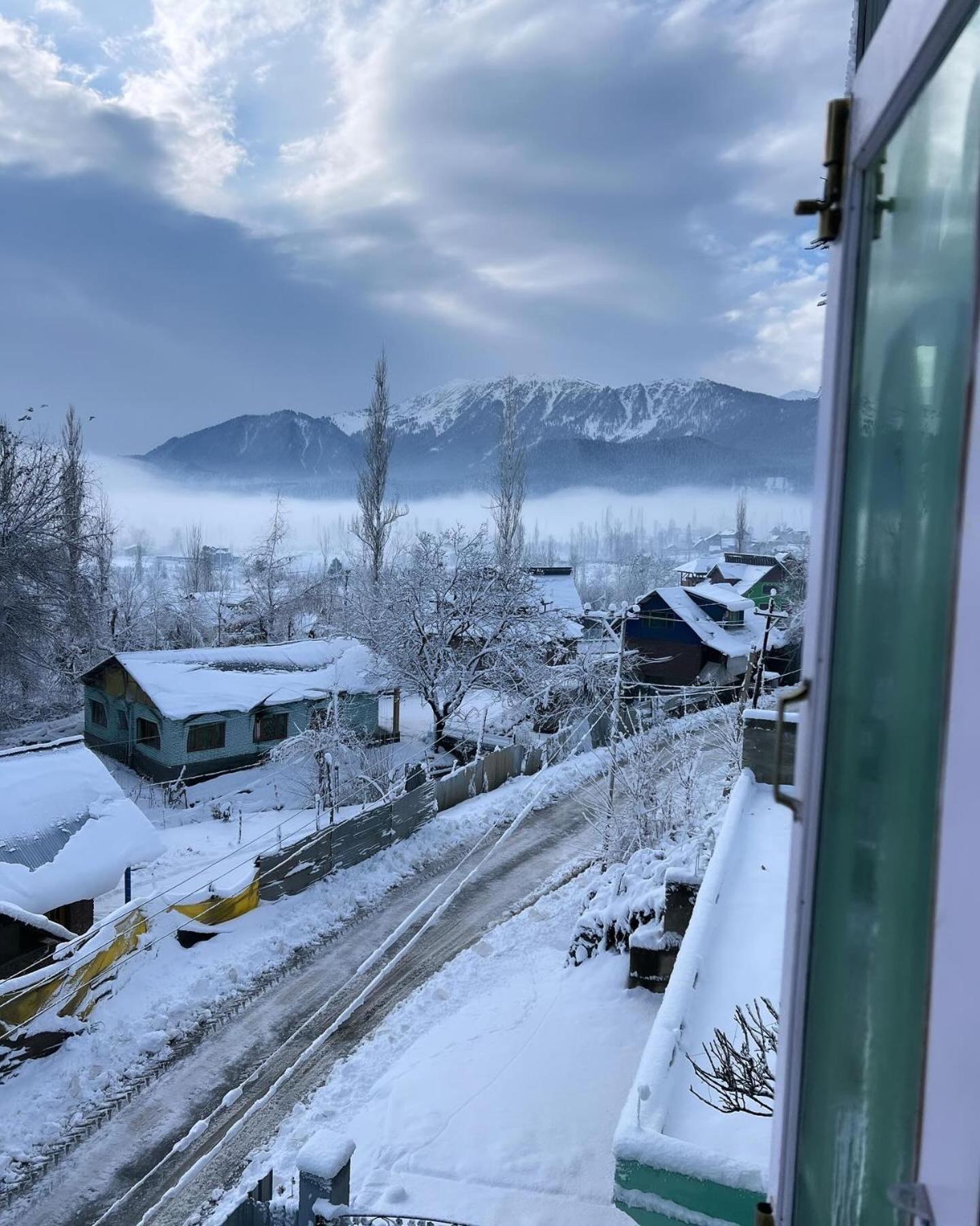 Everest Guest House Gulmarg Ngoại thất bức ảnh