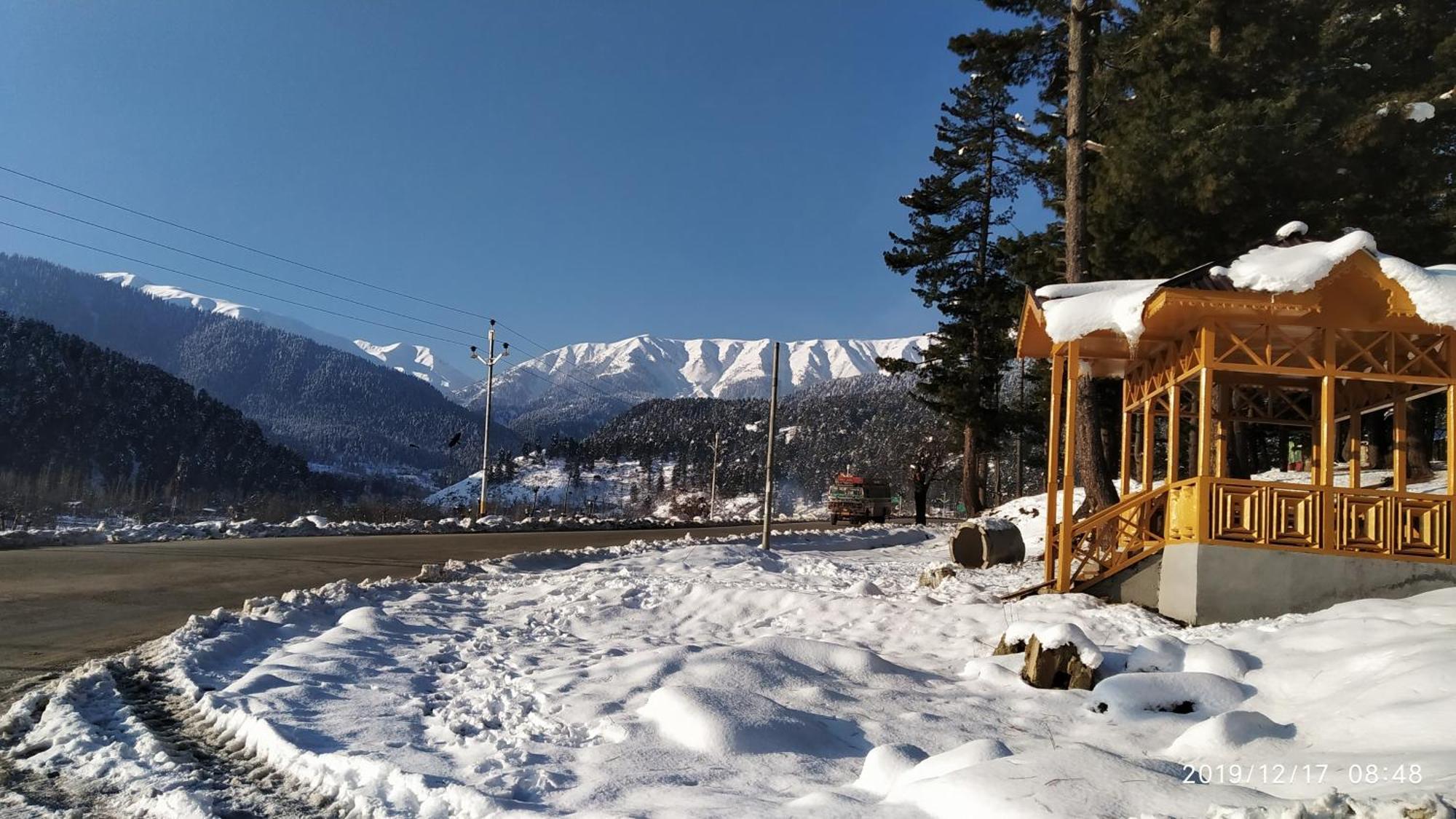 Everest Guest House Gulmarg Ngoại thất bức ảnh