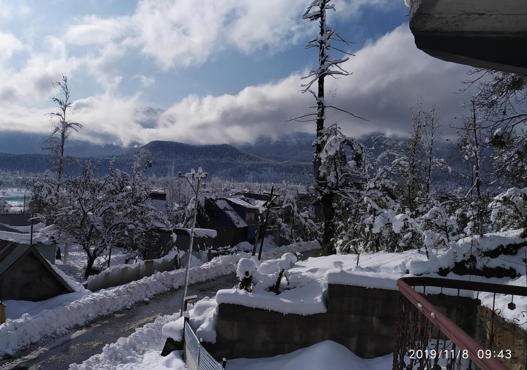 Everest Guest House Gulmarg Ngoại thất bức ảnh