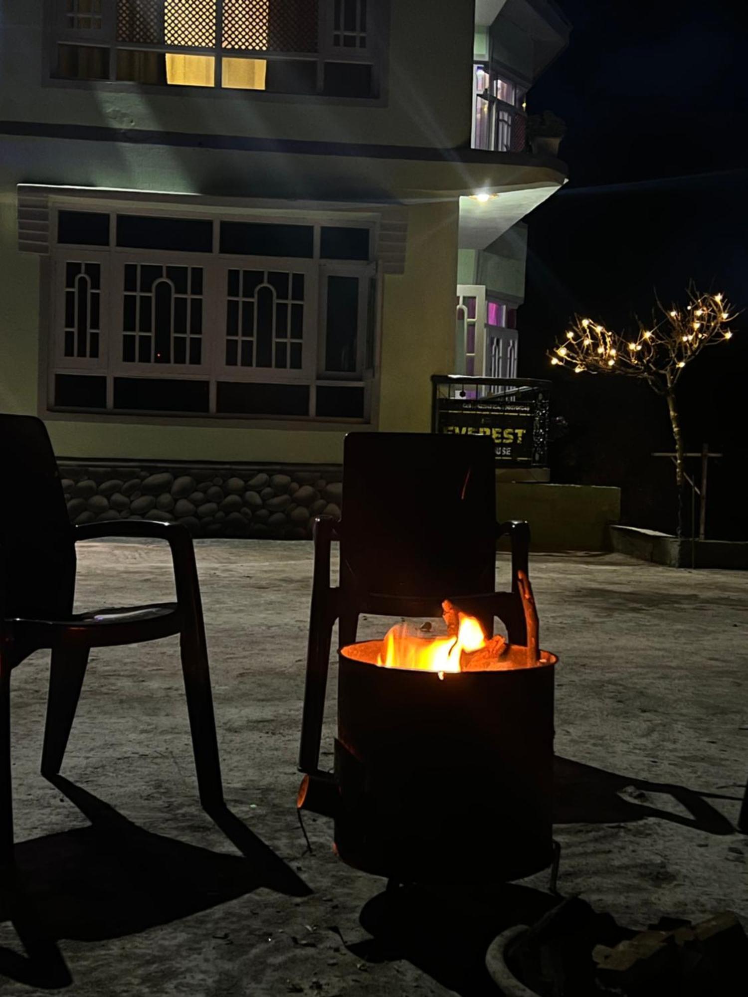 Everest Guest House Gulmarg Ngoại thất bức ảnh