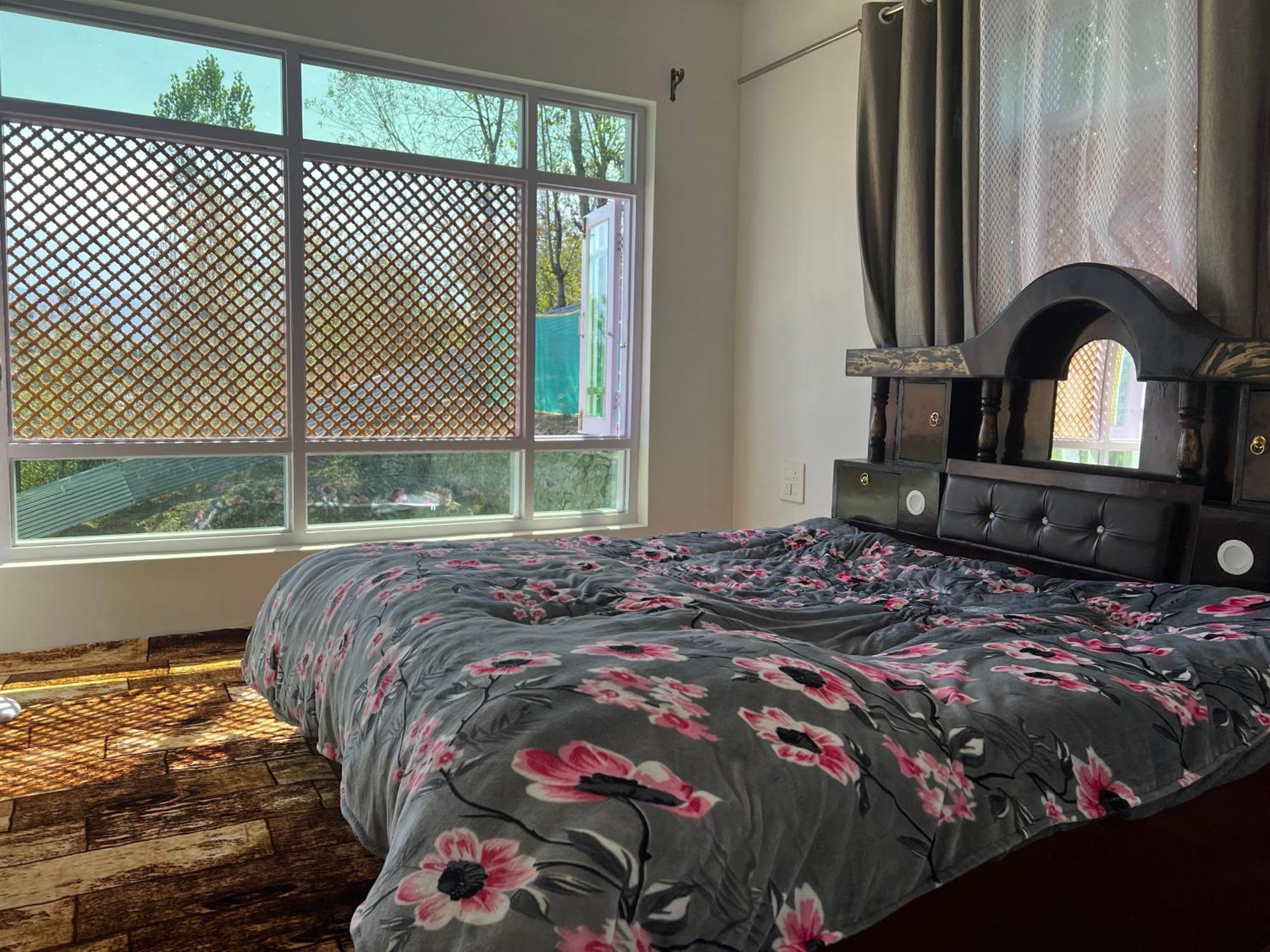 Everest Guest House Gulmarg Ngoại thất bức ảnh