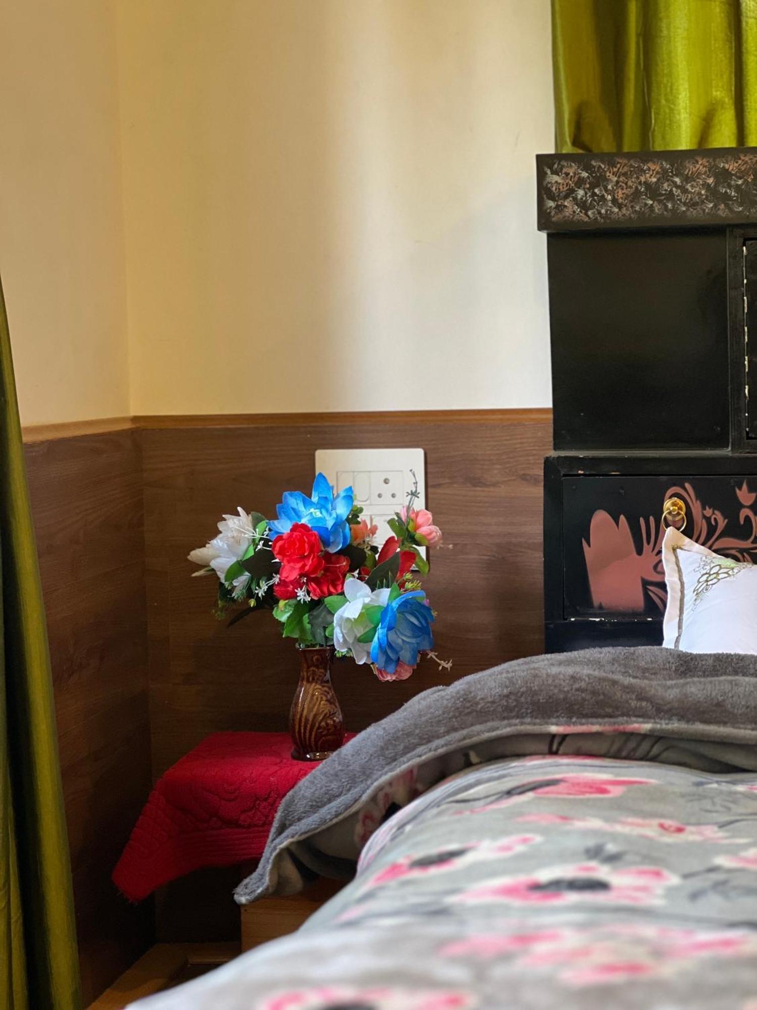 Everest Guest House Gulmarg Ngoại thất bức ảnh