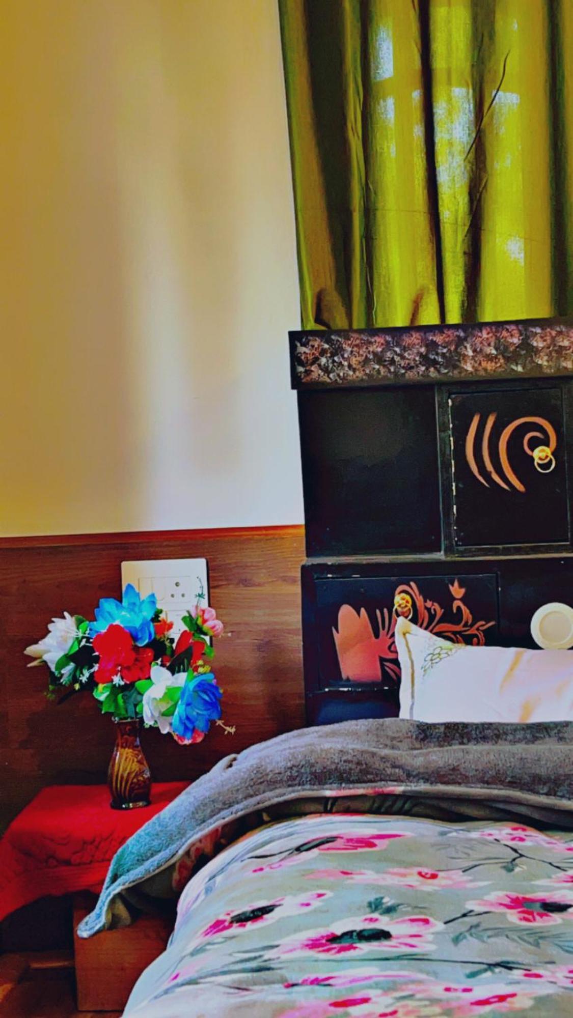 Everest Guest House Gulmarg Ngoại thất bức ảnh