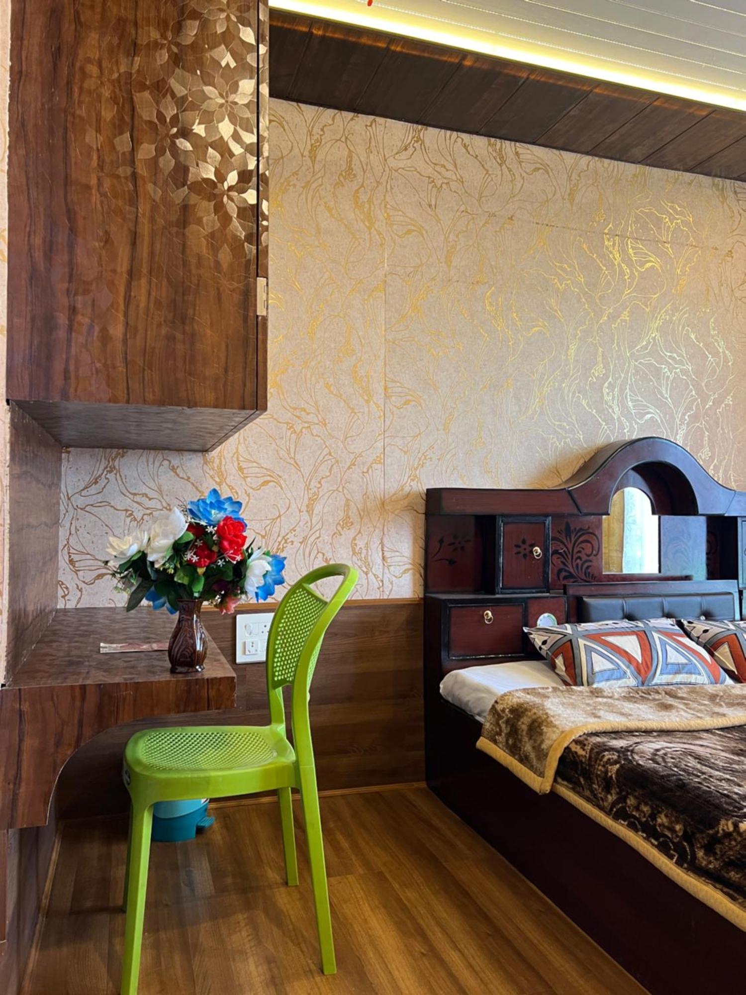 Everest Guest House Gulmarg Ngoại thất bức ảnh