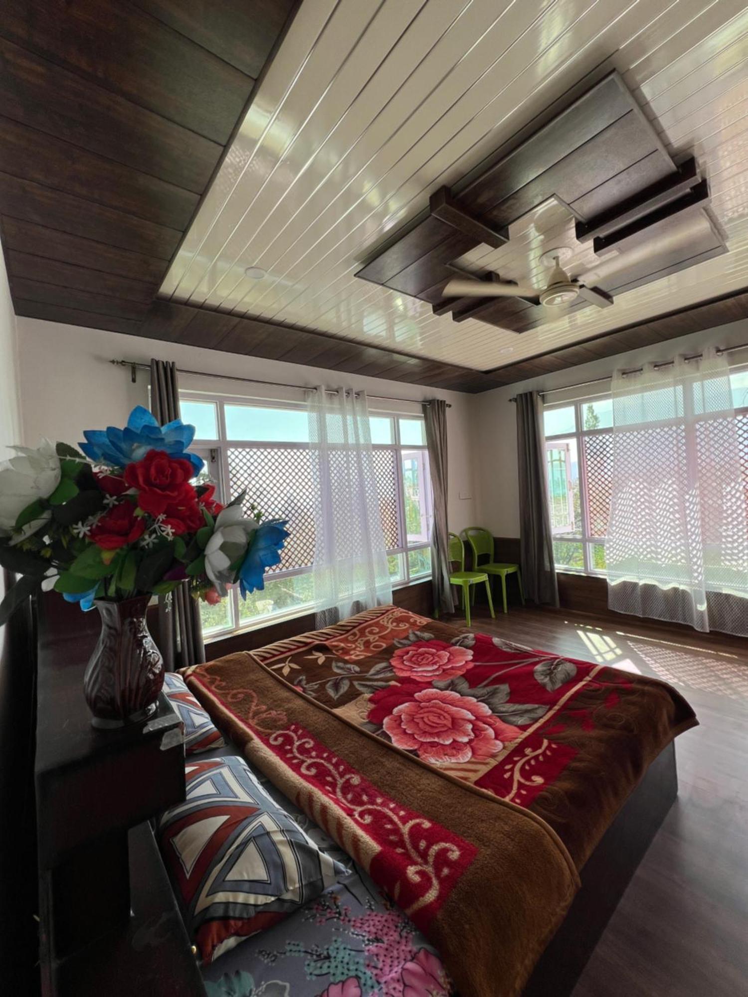 Everest Guest House Gulmarg Ngoại thất bức ảnh