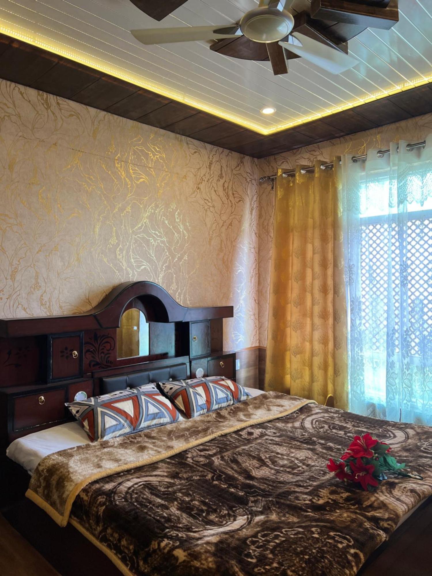 Everest Guest House Gulmarg Ngoại thất bức ảnh